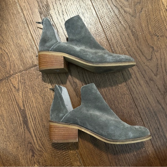 Steve Madden Grey Suede Stacked Heel Lancaster Slip On Bootie 6.5 leather - Picture 3 of 7